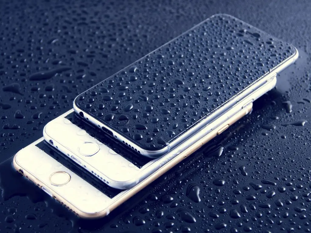 How To Fix Water Damage Phone in 7 Steps